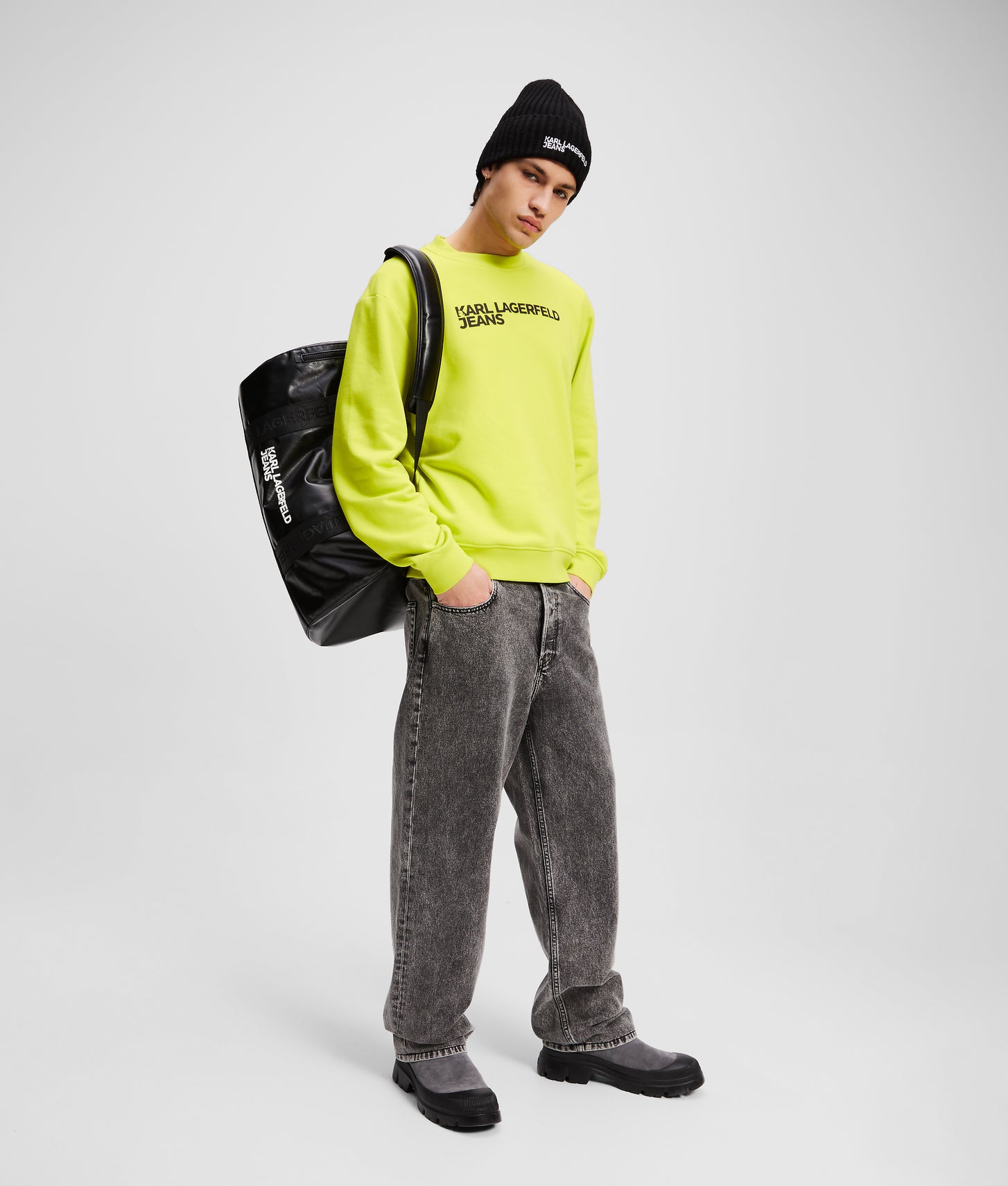 A1M200011YV_4