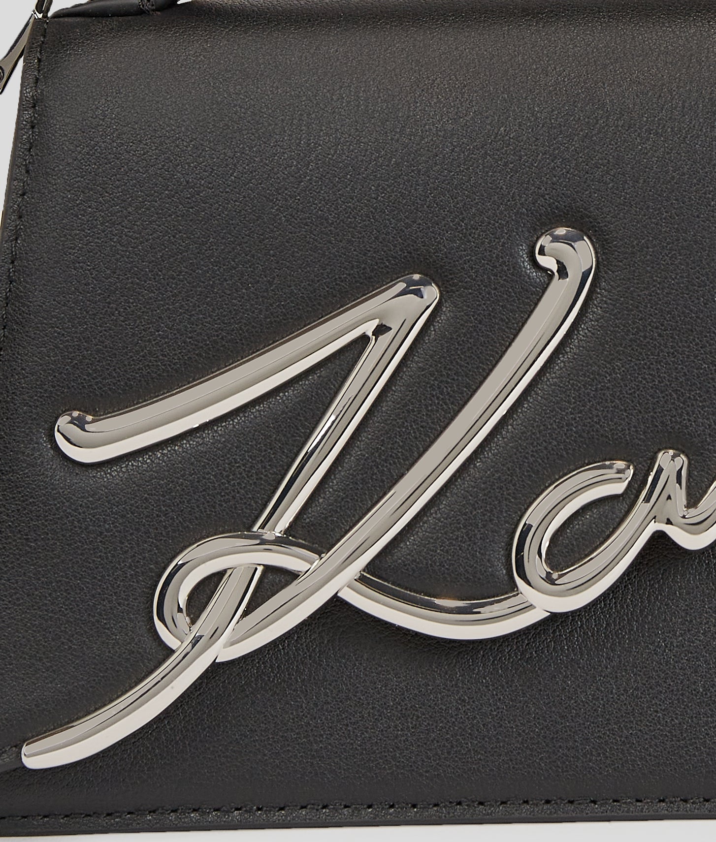A1W300381AV_3