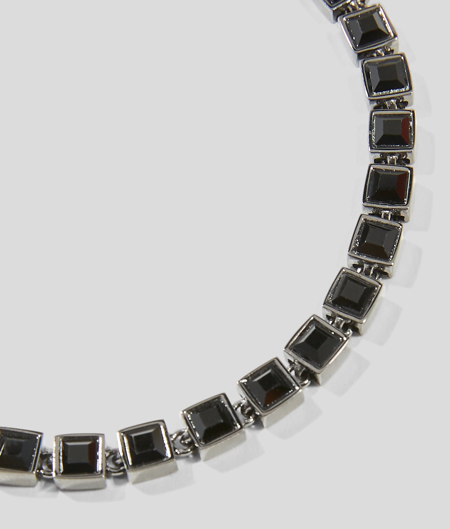 KL610017979_3