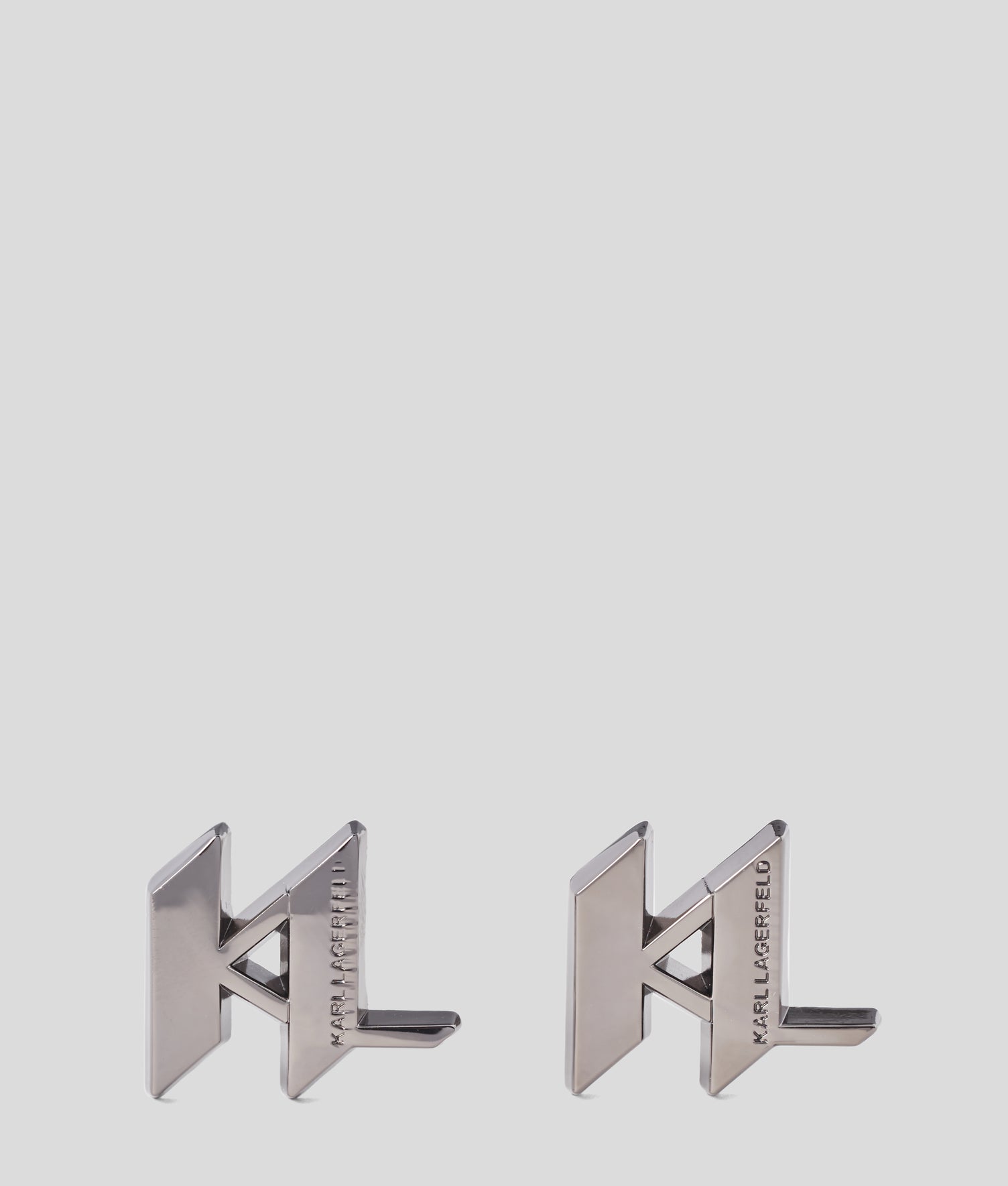 220M3991979_2