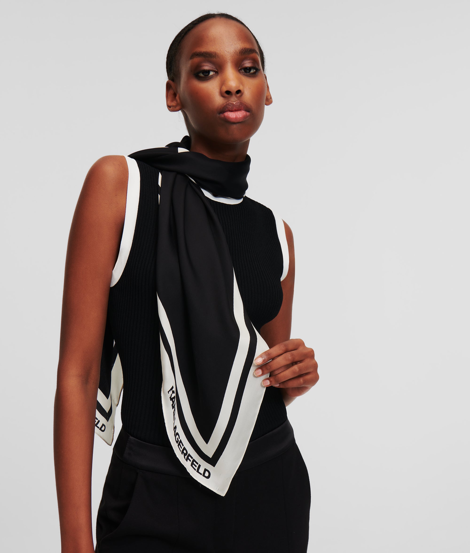 K/SIGNATURE SILK SCARF | Black/White | Women | KARL LAGERFELD