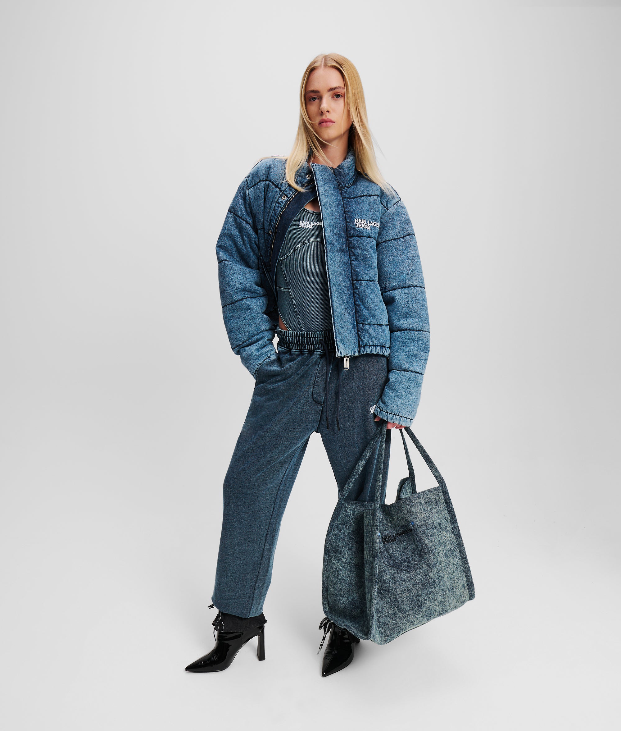 *旬のスタイルを叶える*【CHANEL】デニムダウンジャケット デニム CHANEL(シャネル) ダウンジャケット・コート(レディース