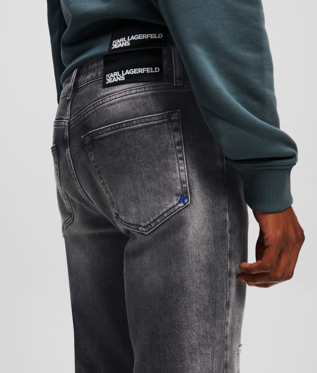 A1M10105D42_2