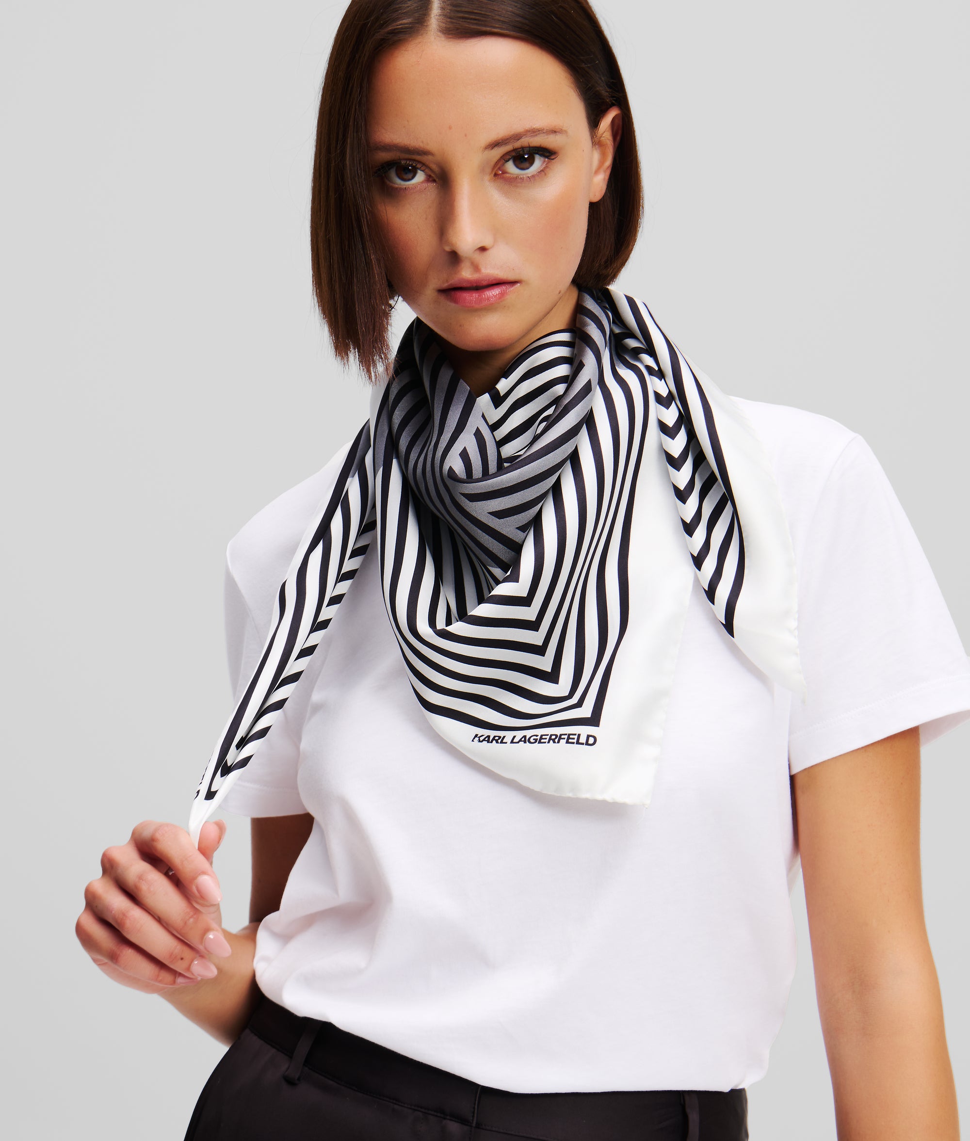 K/ESSENTIAL STRIPED SCARF Black-White Stripe Women KARL