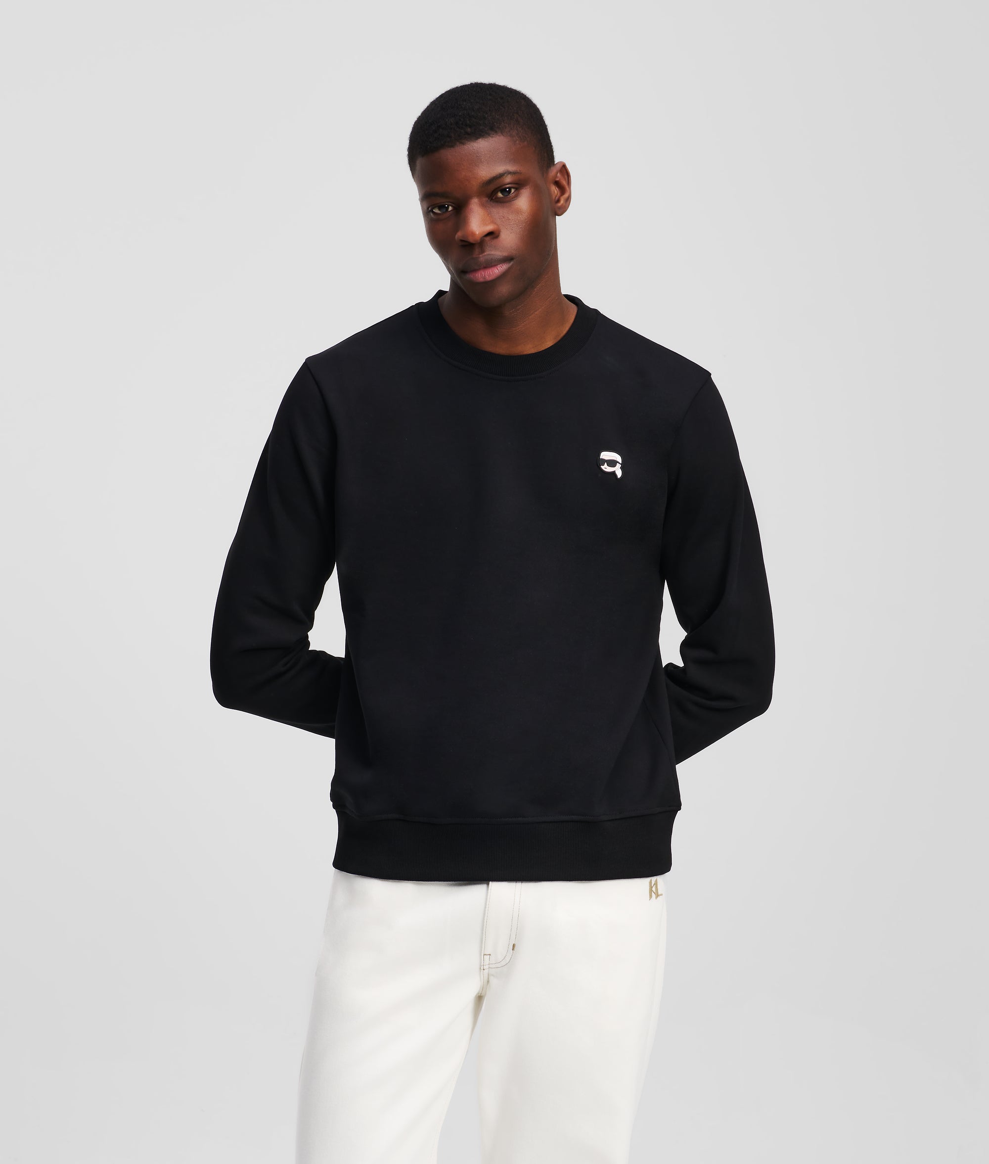 KARL LAGERFELD ロコフリントクルネックスウェットシャツ KAMEO ラインストーン Tシャツ | ブラック | レディース | KARL