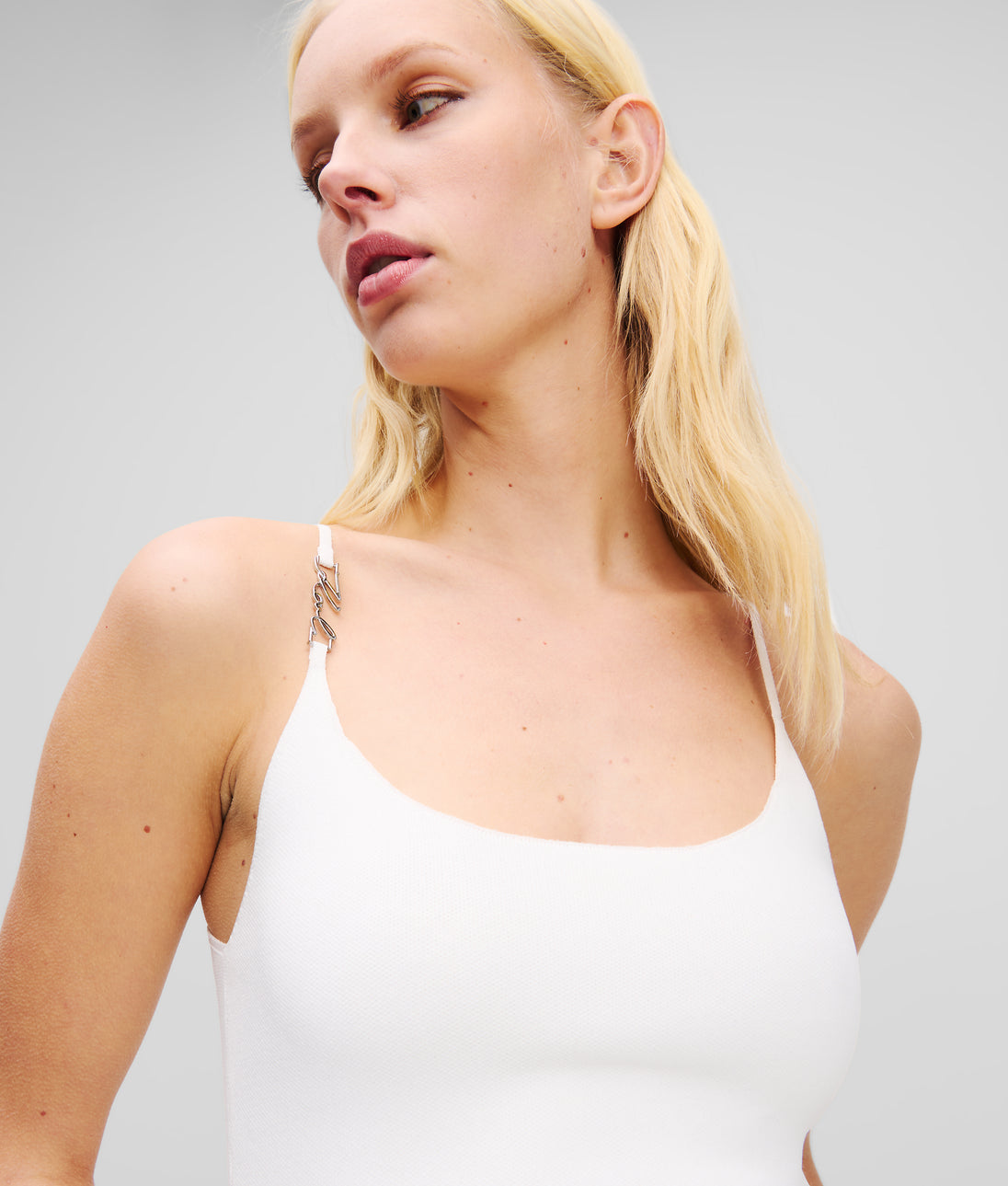 A2W18017100_2