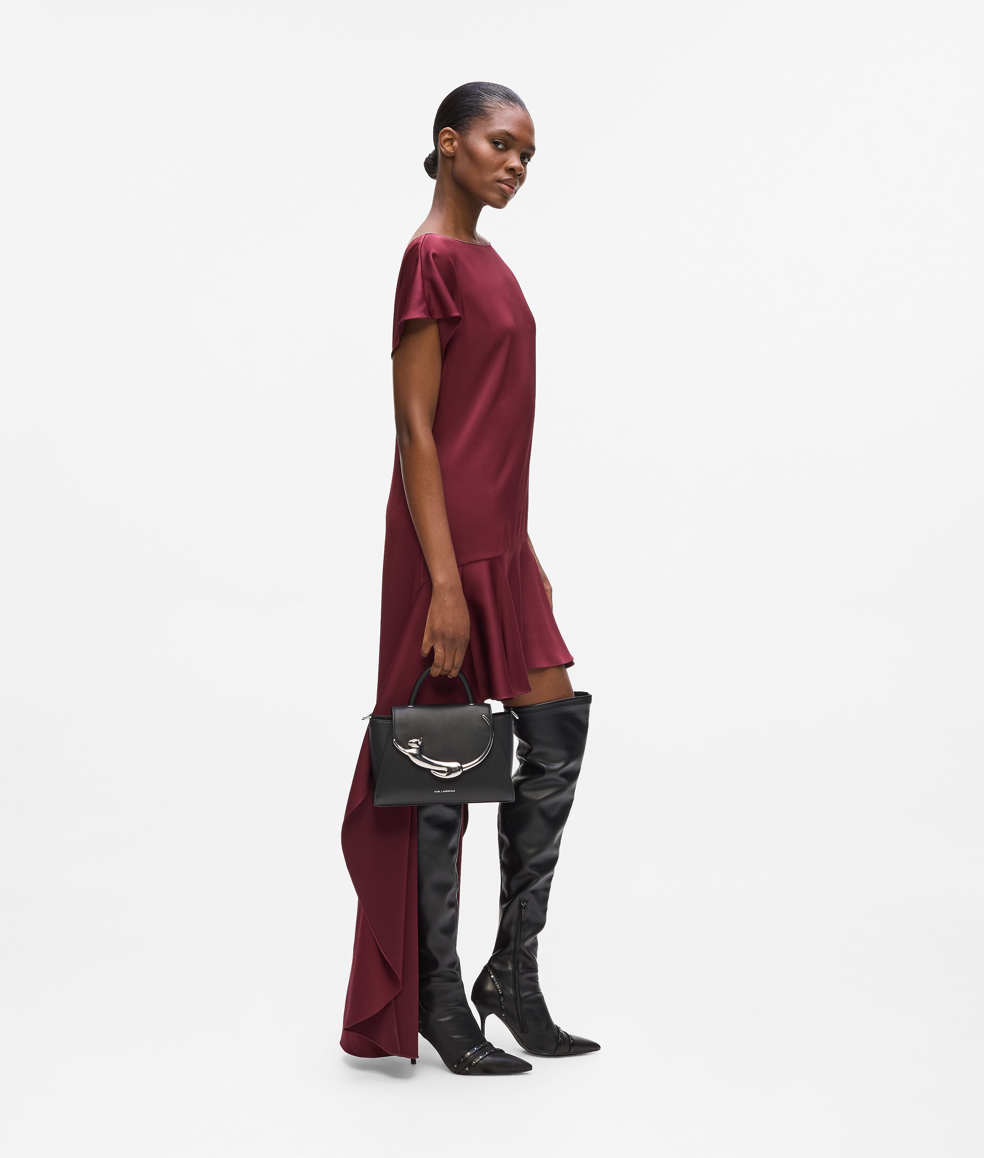 【期間限定価格❢】チェーンショルダーバッグ　Karl Lagerfeld 7月8日迄】チェーンショルダーバッグ Karl Lagerfeld